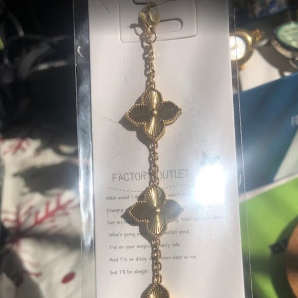 NWT - Alhambra Guilloche Gold Clover Bracelet - Picture 2 of 9